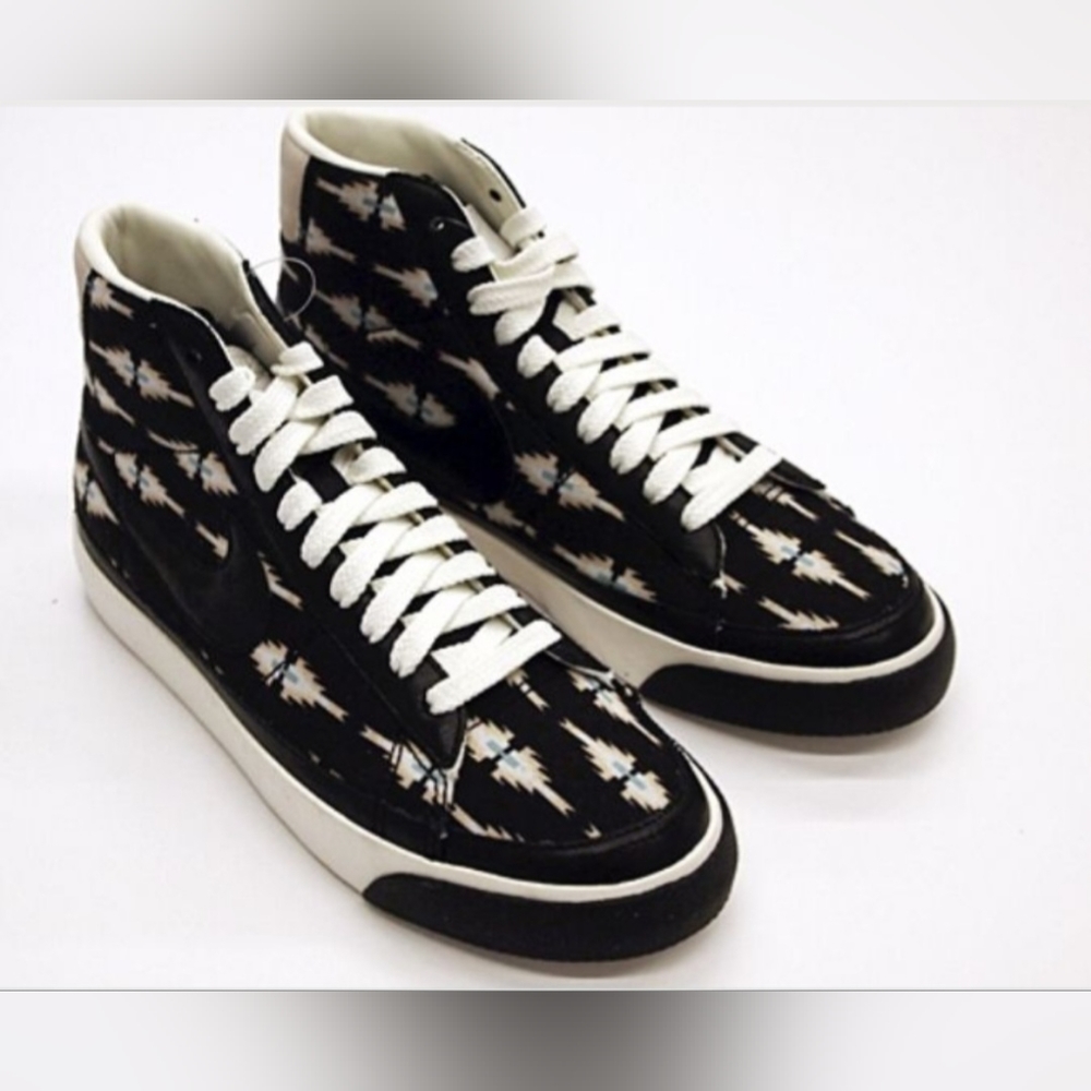Nike Aztec Hi-Top Sneakers Size 6.5